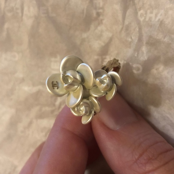 Chanel camellia ring - Picture 2 of 8